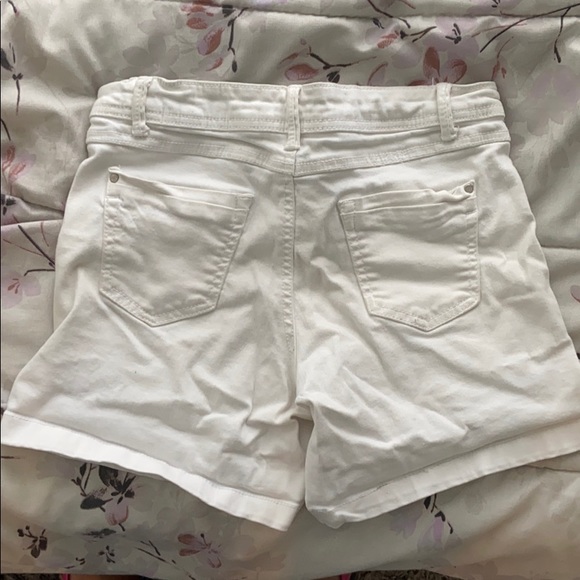 White denim shorts - Picture 2 of 3